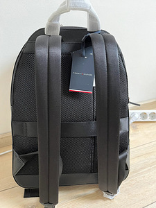 Tommy Hilfiger (2 фото из 3)