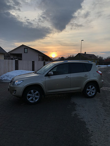 Toyota Rav4 2.2 diesel , automat (1 foto / 15)