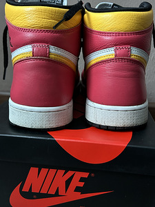 AIR JORDAN 1 RETRO HIGH OG (3 foto / 10)