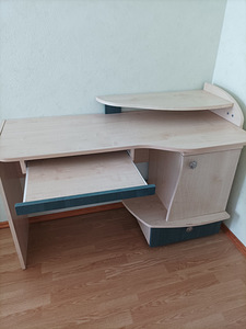 Kirjutus- ja arvuti laud (1 foto / 2)