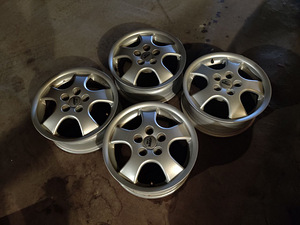Veljed 5x114.3 R15 6J ET45 (1 foto / 1)