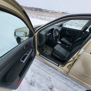 VW Golf 1,6 75kW ATM PACIFIC (10 foto / 15)