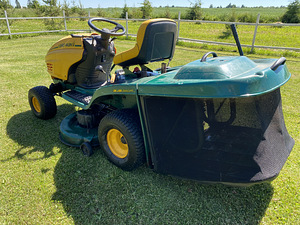 Võimas murutraktor kogujaga Yardman AN5150 (5 foto / 10)