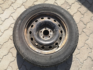 Kaubiku ratas plekkveljel 215/65 R16 (4 foto / 5)