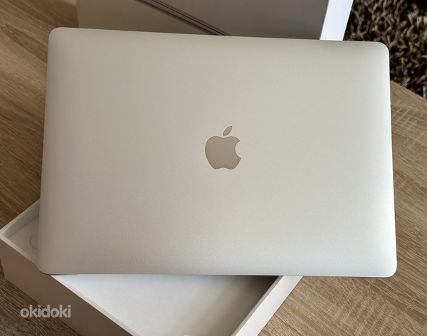Apple Macbook Air 13 M1 8/256 серебристый как новый! (фото #3)