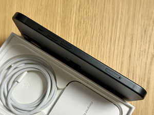 Apple iPhone 15 Black 128gb, uuevaärne, aku 100% Garantii (3 foto / 7)