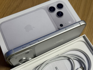 Apple iPhone 17 Pro Silver 256GB как новый Аккумулятор 100% (3 фото из 8)