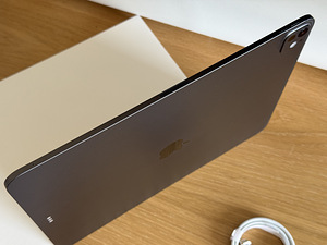 Apple iPad Pro 13 M4 256GB WiFi Black uueväärne. Aku 100% (4 foto / 9)