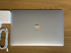 Apple Macbook Pro 13 M2 8/256GB Silver SWE uueväärne Aku 89% (1 foto / 8)