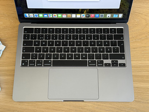 Apple Macbook Air 13 M2 8/256 Space Gray SWE, аккумулятор 95% (2 фото из 8)