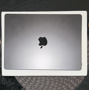 Apple MacBook Pro 14 M5 Pro 24/2TB Space Black как новый! (1 фото из 7)