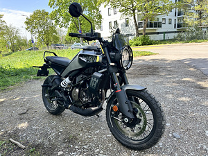 Husqvarna Svartpilen 401 2025 a. (3 foto / 7)