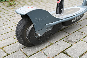Elektriline tõukeratas Razor E300 (4 foto / 7)