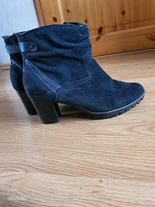 Женские сапожки (2 фото из 3)