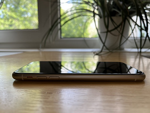 iPhone 11 64 ГБ (6 фото из 6)