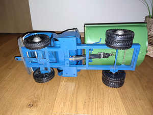 Самосвал игрушечный автомобиль ЗИЛ. 1993 (10 фото из 10)