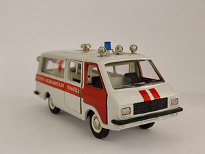 Mudelauto RAF M-22031 kiirabi. A27. USSR. 1:43 (1 foto / 8)
