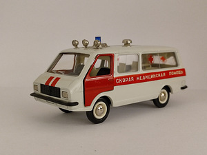 Mudelauto RAF M-22031 kiirabi. A27. USSR. 1:43 (2 foto / 8)