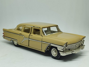 Mudelauto GAZ 13 Tšaika. USSR 1991. 1:43 (3 foto / 8)
