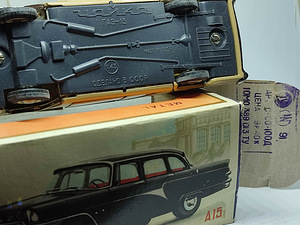 Mudelauto GAZ 13 Tšaika. USSR 1991. 1:43 (7 foto / 8)