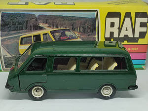 Mudelauto RAF 2203. 1983a. A18. 1:43 (5 foto / 7)