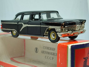 Mudelauto GAZ 13 Tšaika. USSR 1982. 1:43 (6 foto / 6)