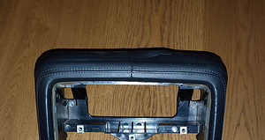 Audi A8 / S8 D3 üle nahatatud keskkonsool 4E0863241E (4 foto / 10)