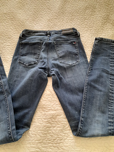 Teksad Tommy Hilfiger 28 / 34 (3 foto / 3)