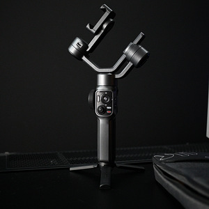 Zhiyun Smooth 5 Combo — nutitelefoni stabilisaator (gimbal) (1 foto / 3)