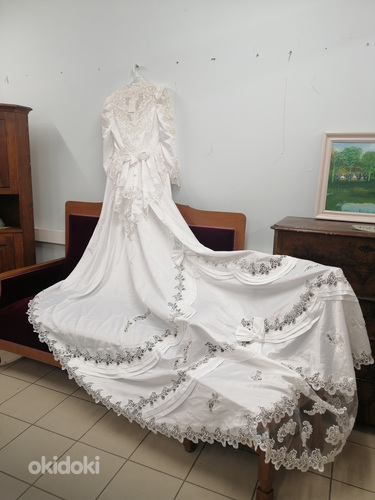Шикарное свадебное платье. (фото #4)