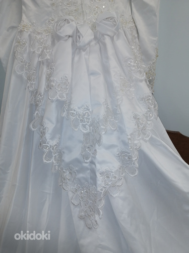 Шикарное свадебное платье. (фото #10)