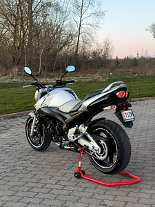 Suzuki GSR 600 (3 фото из 7)