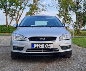Ford Focus (8 фото из 15)