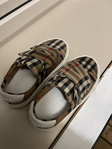 Original BURBERRY laste ketsid (2 foto / 5)