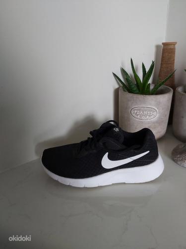 Nike tossud musta värvi. Suurus 35 stp.22 (foto #1)