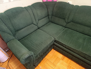 Угловой диван (2 фото из 3)