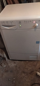 Сушилка Indesit (1 фото из 4)