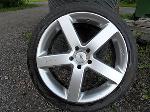 Valuveljed Audi Q7 ja Porsche 22" (1 foto / 2)
