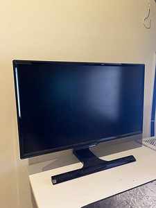 Samsung 24' S24E390HL (1 foto / 3)