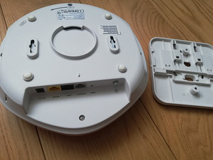 ZyXel wac6502d-s (2 foto / 3)