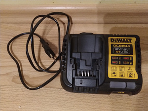 Dewalt laadija DCB1104 (1 foto / 1)