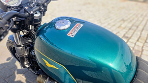 Moto Guzzi V7 lll Stone LeoVince (4 foto / 10)