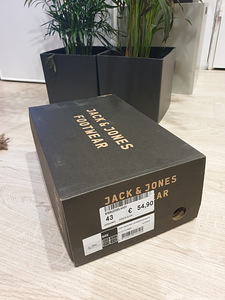 Uued Jack & Jones tennised 43 ja 42 (5 foto / 5)