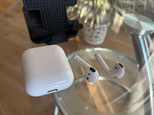 Apple airpods (3 фото из 6)