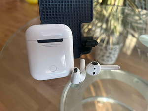 Apple airpods (6 фото из 6)