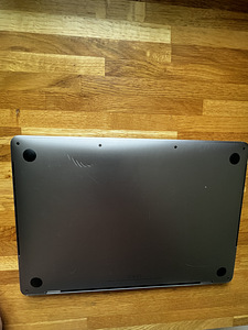 Macbook pro 2018 13" 256GB (2 foto / 3)