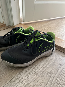 Кроссовки Nike 37.5