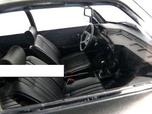 BMW E21 323i mudelauto 1:18 (4 foto / 9)