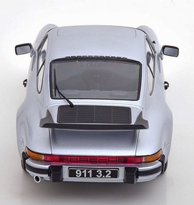 Porsche 911 Carrera mudelauto 1:18 (6 foto / 7)