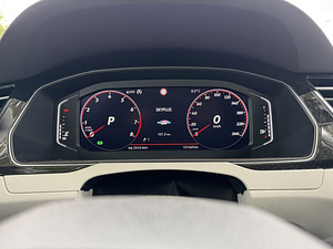 Volkswagen Passat 1.5 Facelift R-Line (7 foto / 15)